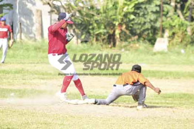 DIABLOS Y PADRES REPARTIERON HONORES