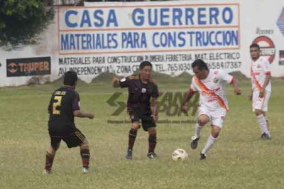 MAVA RECIBE A KM 33 EN LA DEPORTIVA